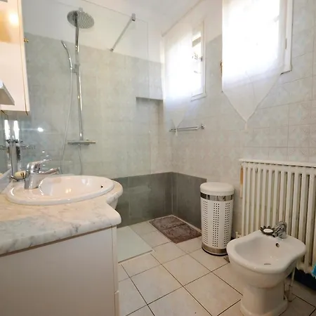 Two-bedroom In 公寓 尼姆